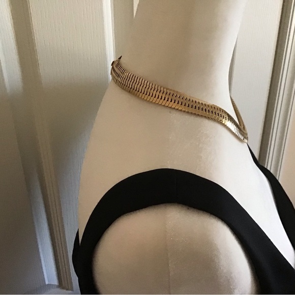 Vintage gold color necklace in excellent condition. - Picture 3 of 4